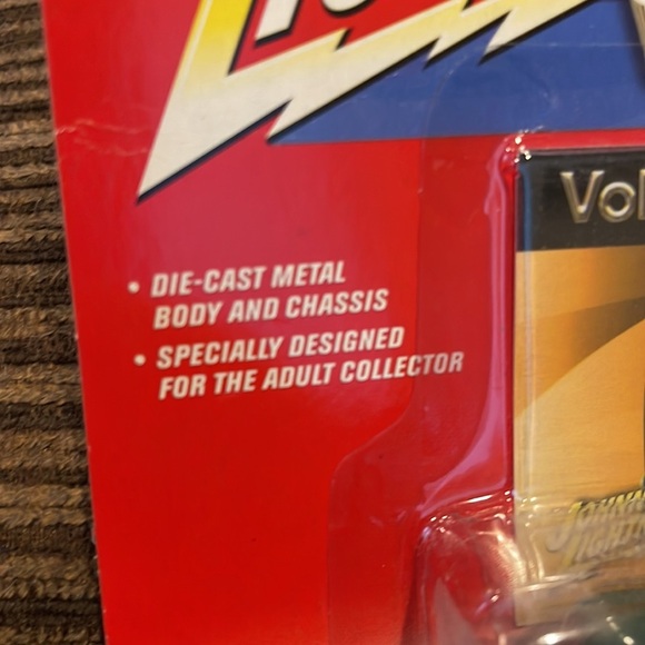 - RARE Johnny Lightning VOLKSWAGEN ~ 1966 Type 2 Pickup ~ MOC - Picture 3 of 4